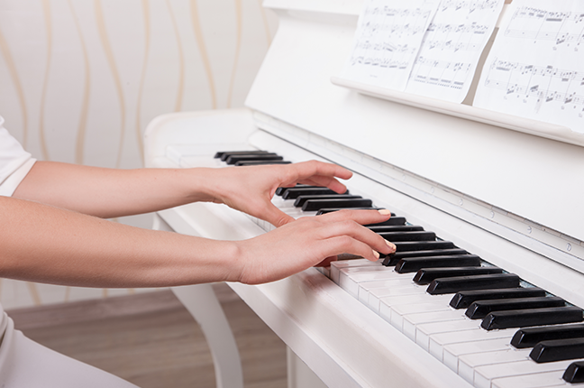 Como tocar piano melhora a sua vida?