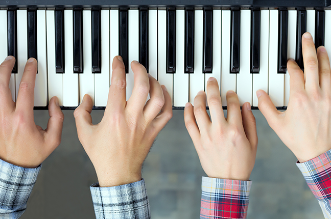 piano a quatro mãos