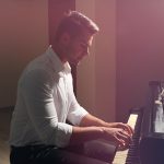 A postura do pianista: Saiba mais sobre o tema