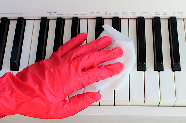 como limpar um piano