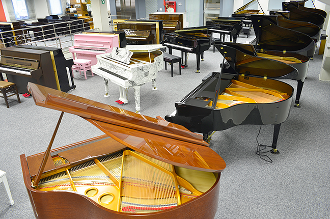 showroom de pianos