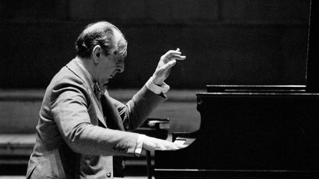 Vladimir Horowitz tocando piano