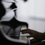 Estudos de piano para a mão esquerda